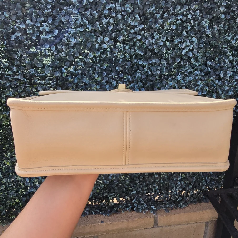 Vintage Coach Cream Leather Women's Bag - Picture 5 of 16